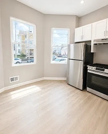81 Auburn St #1A — Photo 1