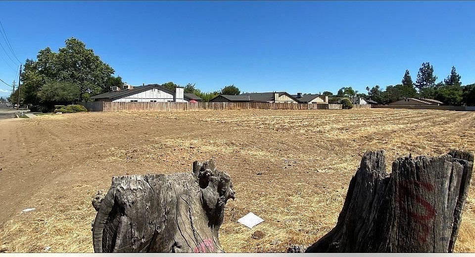 1st image of 2317 W Dakota Ave