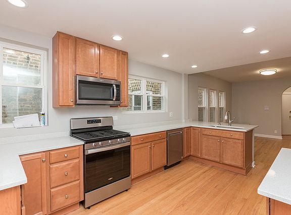 2nd image of 5651 N Rockwell St #2