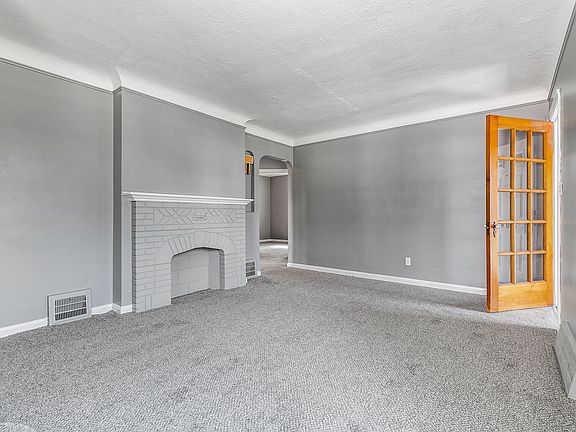 4th image of 2041 E 224th St