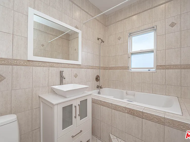 20746 Clarendon St — Photo 41