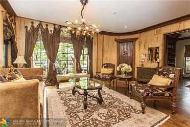 Home For Sale In Victoria Park