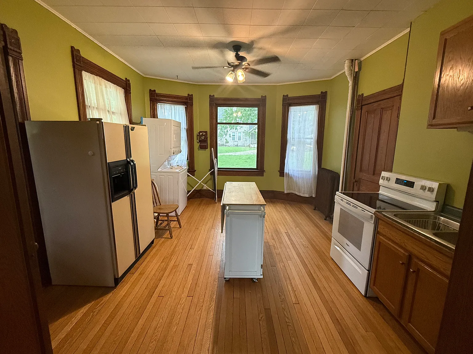 2 bed, 2.5 bath, 1100 sqft, $2,400 — Photo 4