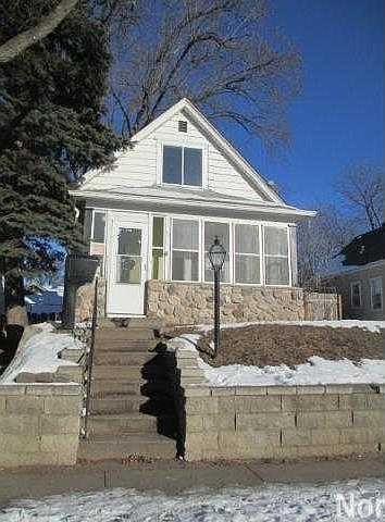 1st image of 679 Cottage Ave E