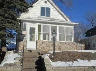 679 Cottage Ave E, Saint Paul, MN 55106