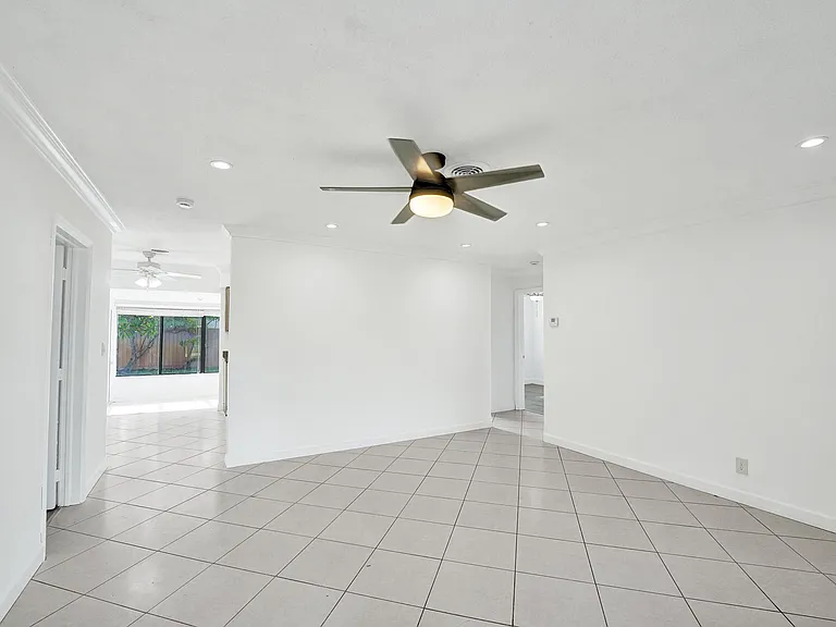 4360 NE 13th Ave — Photo 1