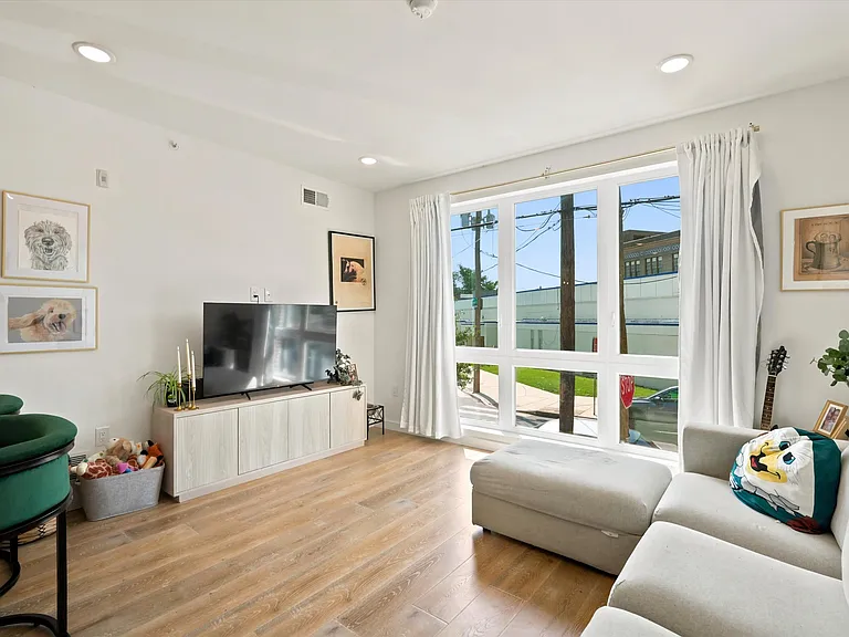 1729 Francis St #1 — Photo 10