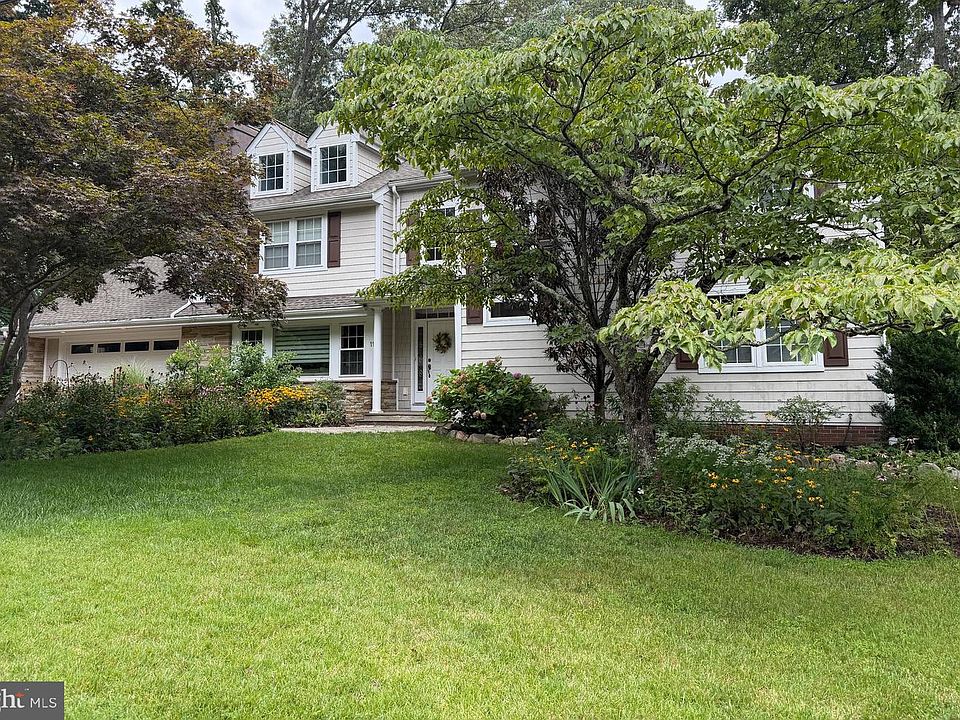1st image of 11 Windward Dr