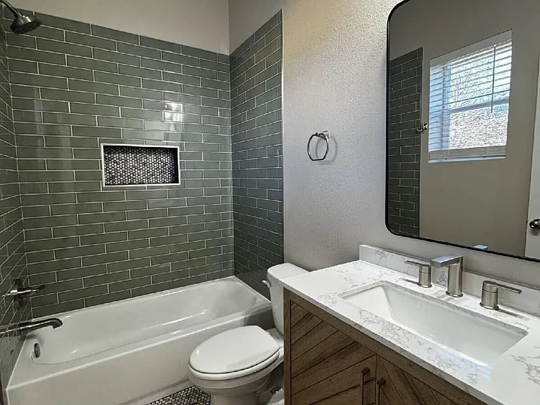 939 W Frey St — Photo 11