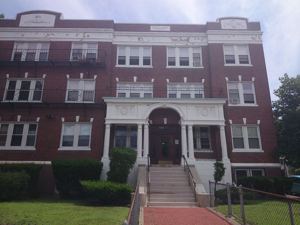 2nd image of 220 Jamaicaway APT 12
