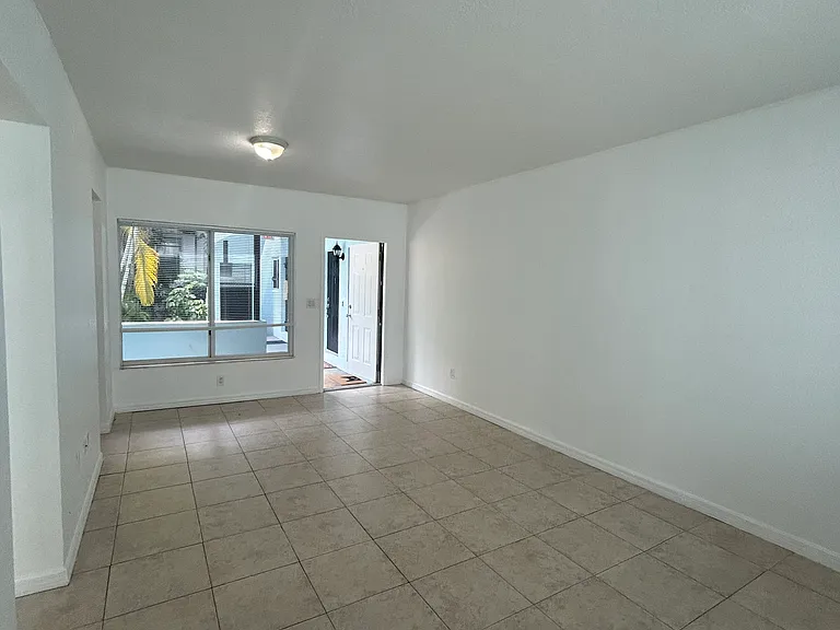 1945 Calais Dr #3 — Photo 8