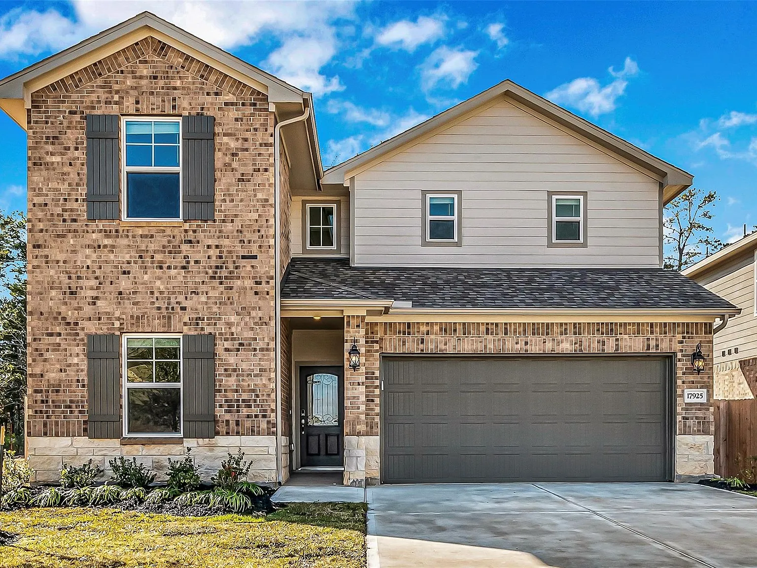 4 bed, 3.0 bath, $2,550 — Photo 1