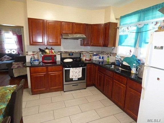 2nd image of 38 Whitehouse Ave