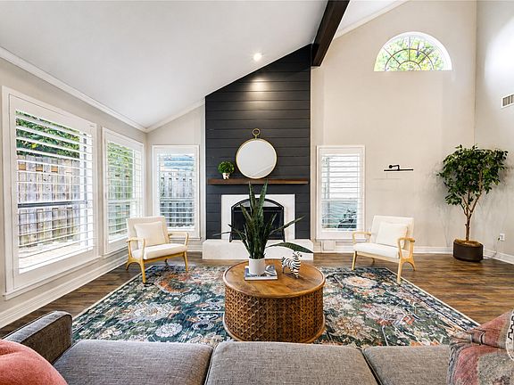4th image of 407 Barkers Landing Ct