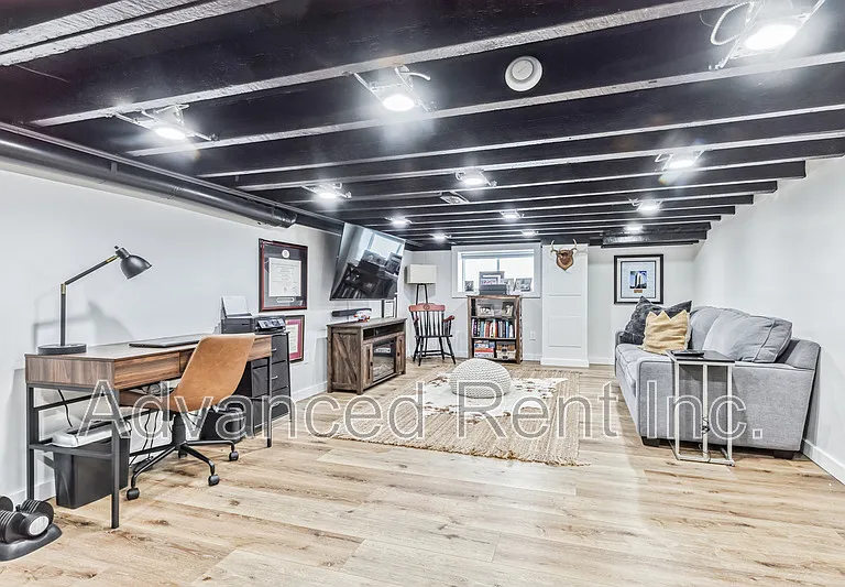 3603 Hudson St — Photo 16