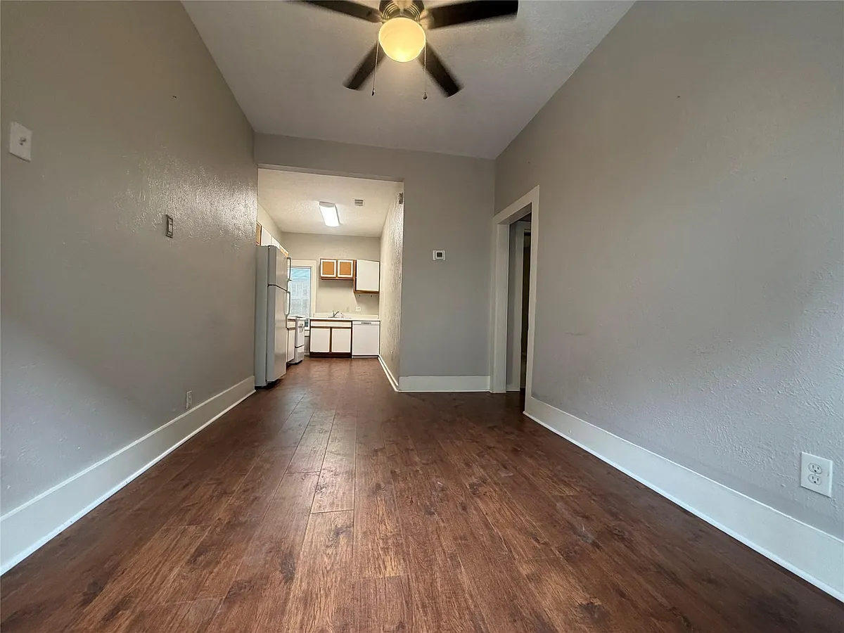Building Photo - 3403 Yupon St #2