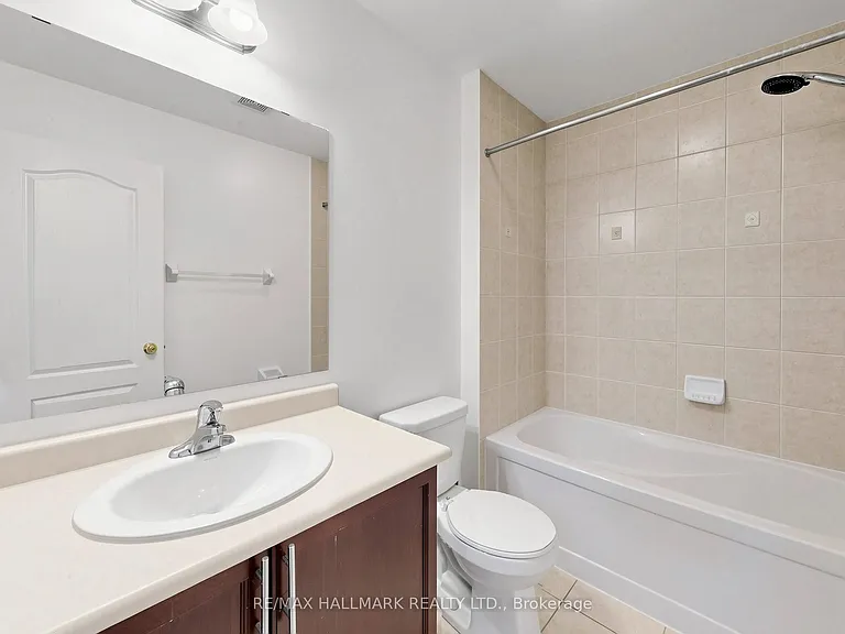 72 Middlecote Dr — Photo 45