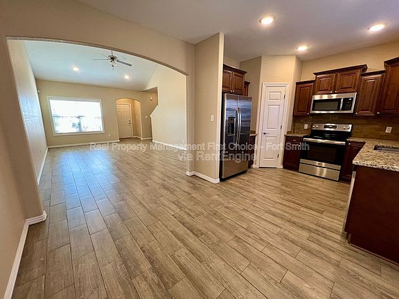 5th image of 9901 Landry Dr