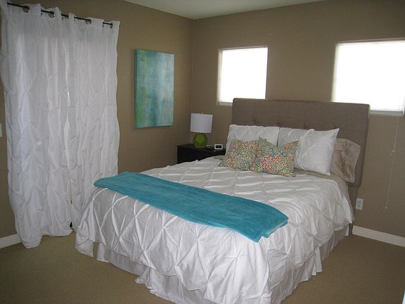 2nd Bedroom (Queen)