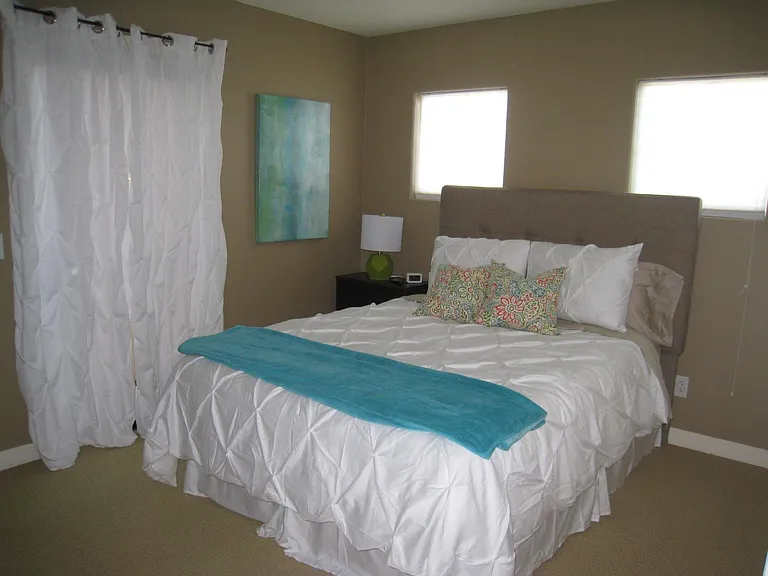 2nd Bedroom (Queen)