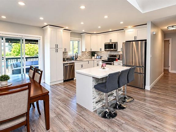 5th image of 1035 Treverton Cres