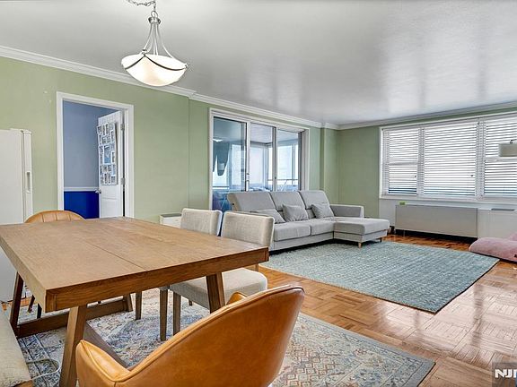 5th image of 2000 Linwood Ave APT 16J