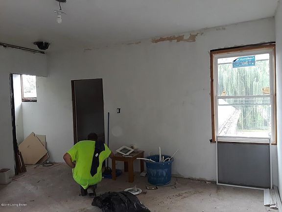 2nd image of 2326 Rowan St