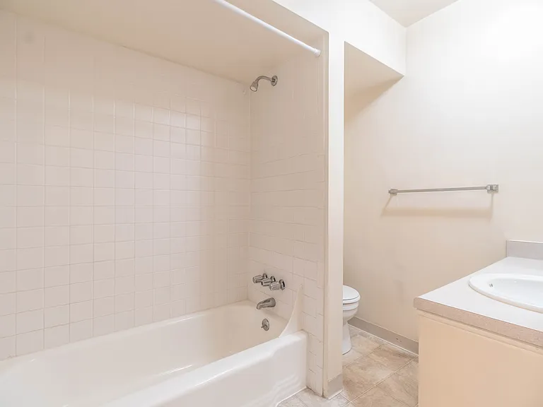 Nevada Villa Apartments — Photo 18