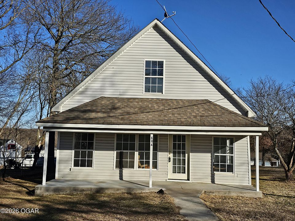 1st image of 604 N Center St