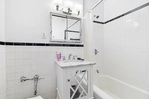 Rented by Avi Nash Associates | media 7