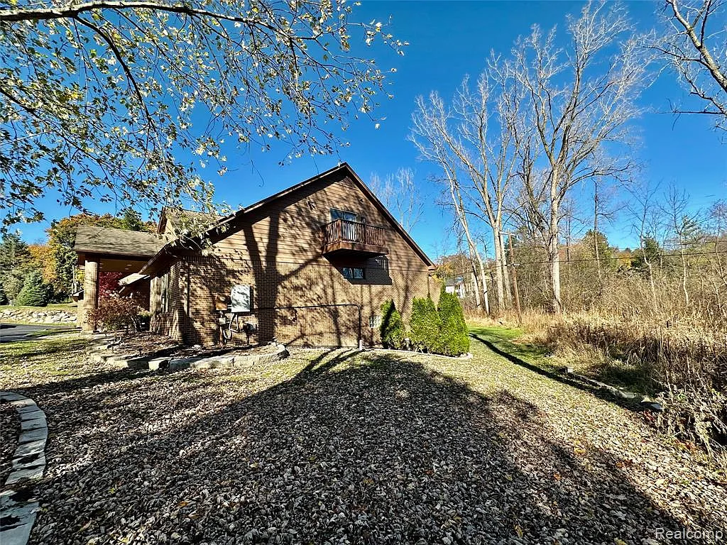 5 bed, 5.0 bath, 7720 sqft, $7,500 — Photo 4