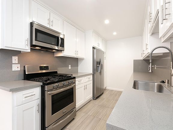 3rd image of 1432 S Saltair Ave #106