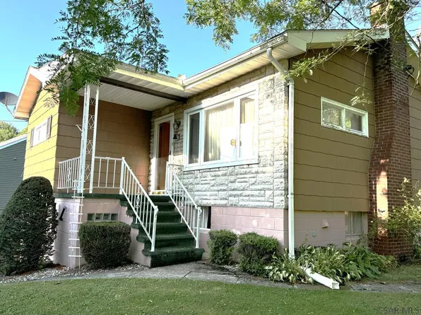 2018 Centennial Dr, Windber, PA 15963