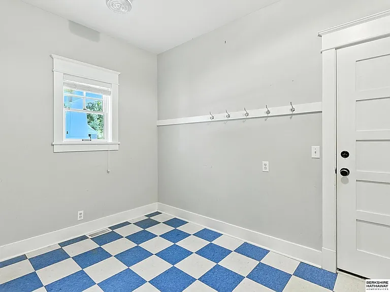 510 S 89th St — Photo 11