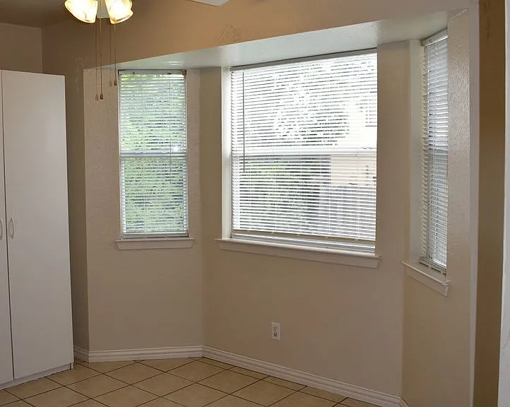 837 Lakeview Dr — Photo 7