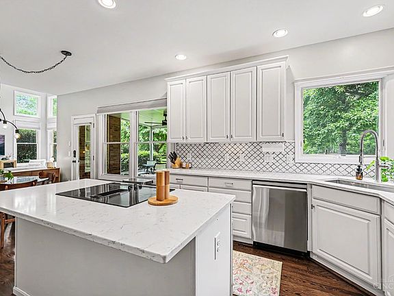 5th image of 6101 Balsam Dr