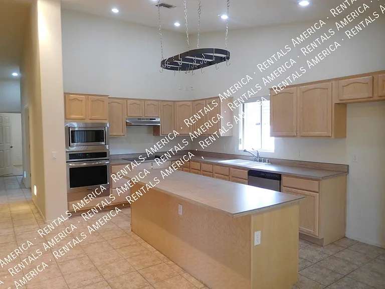 5747 N 105th Ln — Photo 16