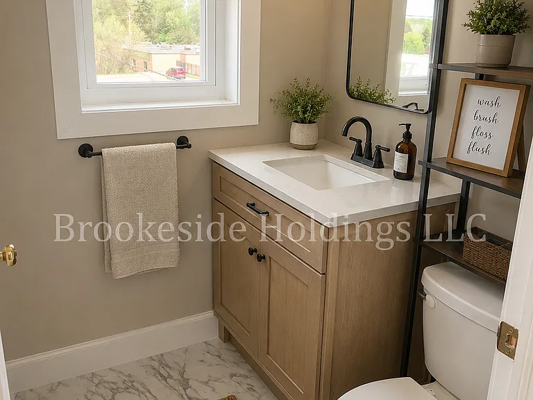 7 E Muskegon St #B — Photo 4