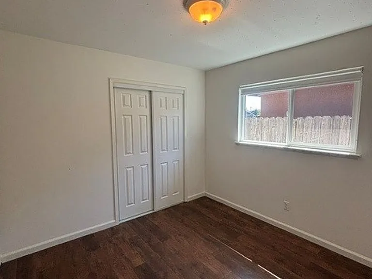 1201 Russ Ct — Photo 6