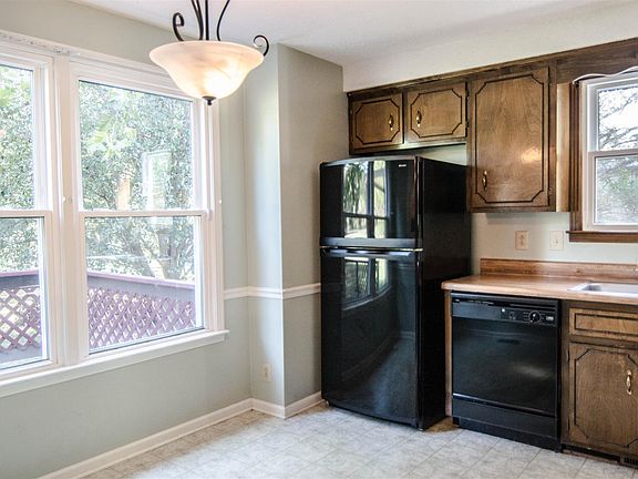 4th image of 308 Candlewood Dr