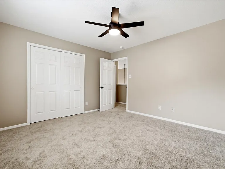 3711 Slocom Dr — Photo 32