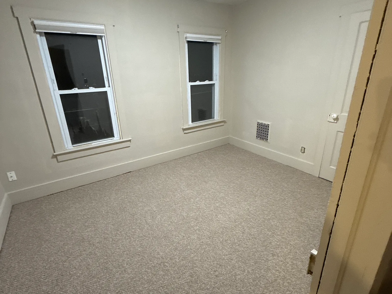 3 bed, 1100 sqft, $1,300 — Photo 4