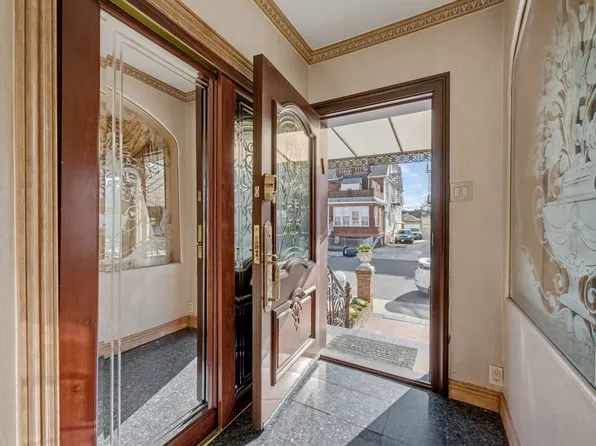 3731 Maple Avenue image 4 of 34