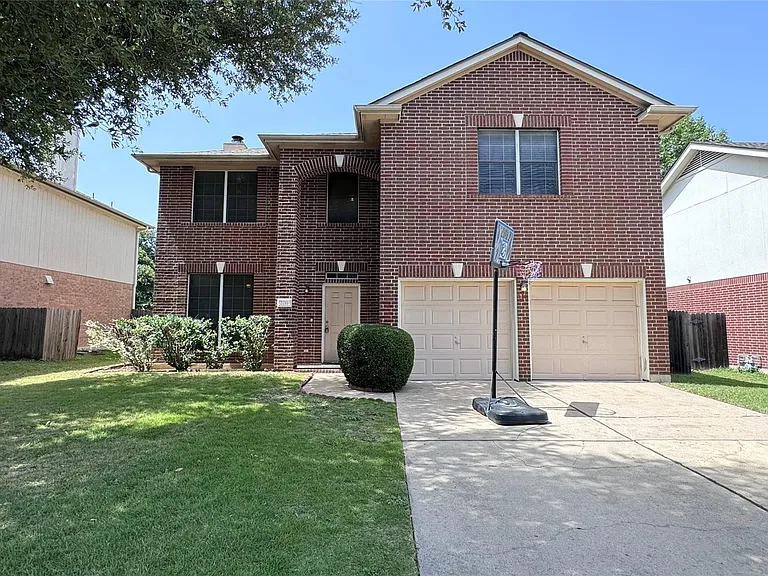 2211 Bent Bow Dr — Photo 1