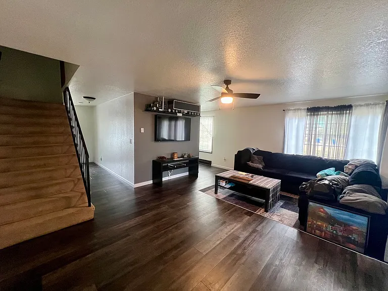 1130 Hemlock Ct — Photo 5