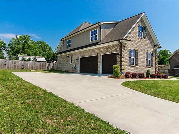 2nd image of 706 Stoneway Ct