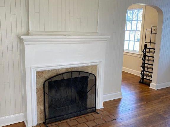 2nd image of 412 Chestnut Dr