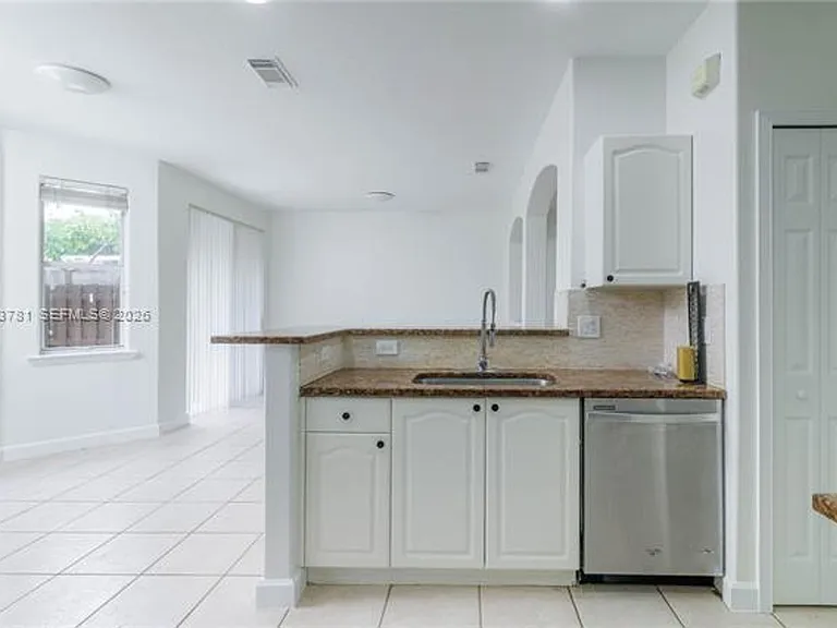 3126 NW 101st Ct #Townhouse 3126 — Photo 18
