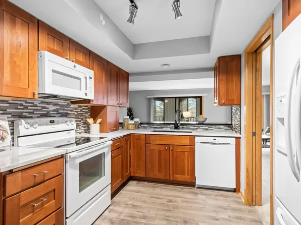 5901 Laurel Ave APT 219, Golden Valley, MN 55416