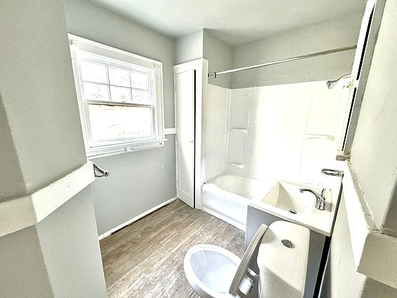 5th image of 4211 11th Ave NE Unit B